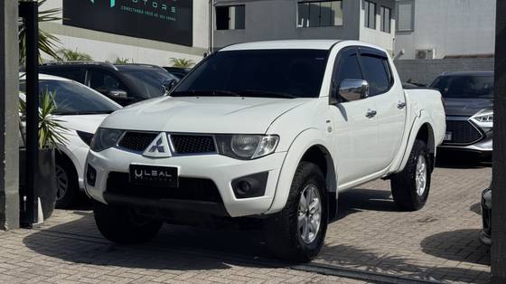 MITSUBISHI L200 TRITON 3.5 HPE 4X4 CD V6 24V FLEX 4P AUTOMÁTICO
